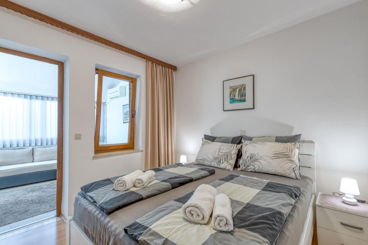 Appartement Lucijan *